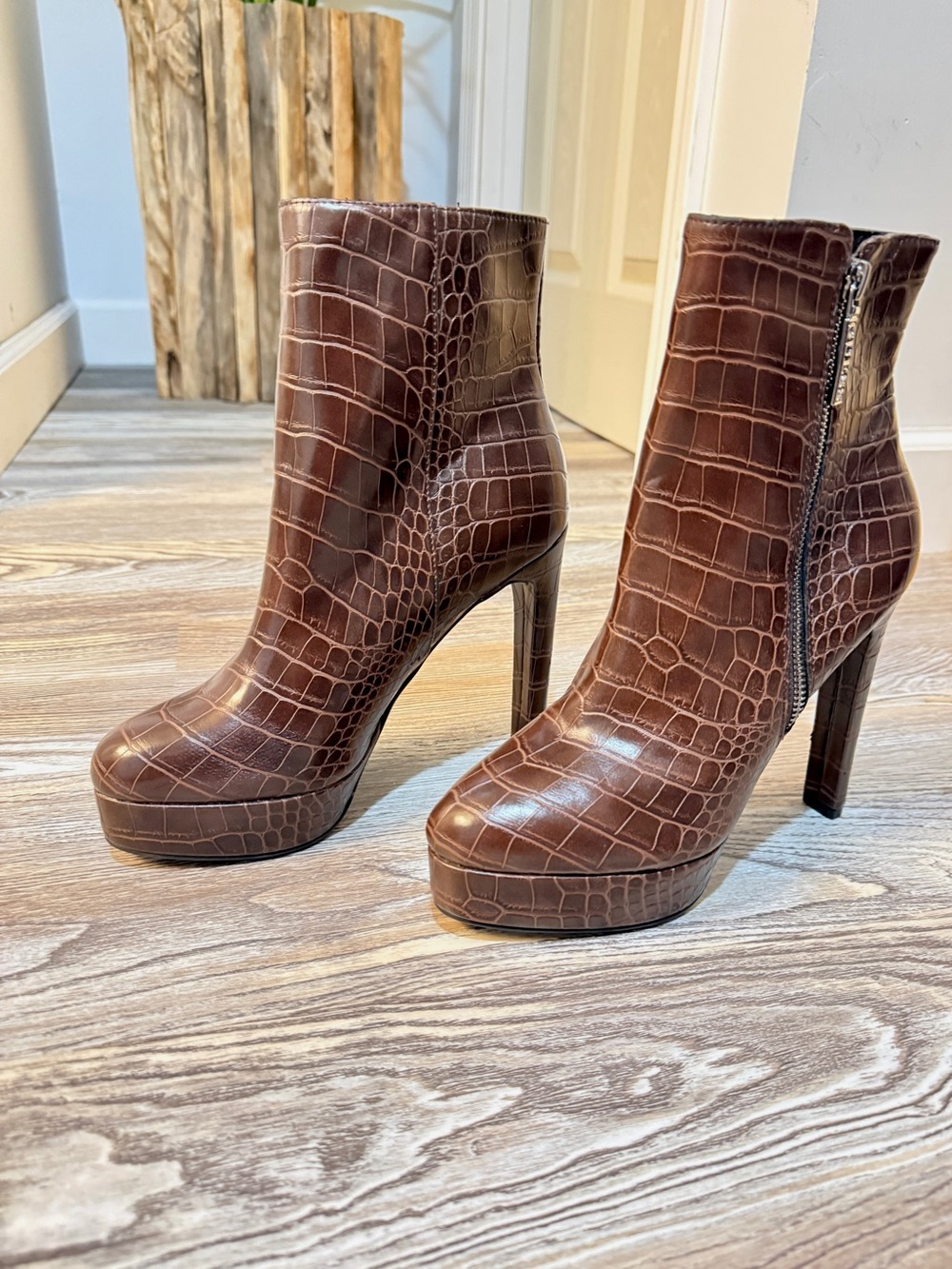 GUESS Dejah 2 Brown Croc Embossed Platform Ankle Booties 7.5 NWT
